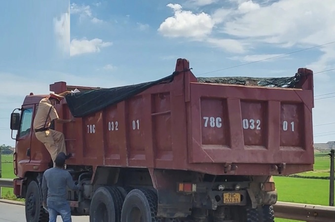 Vận chuyển vật liệu xây dựng